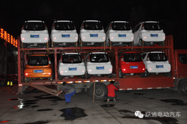 公海彩船6600电动汽车销售市场供不应求，公海彩船6600人连夜加班加点装车发货