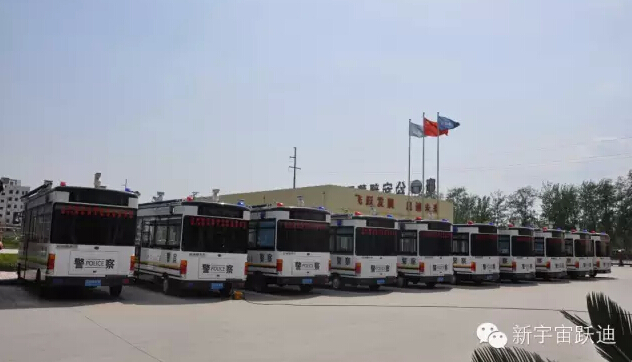 公海彩船6600移动警务室检测完毕准备发车