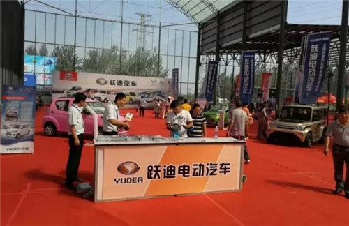 公海彩船6600系列新能源汽车精品闪亮登陆河北国际新能源车展览会 