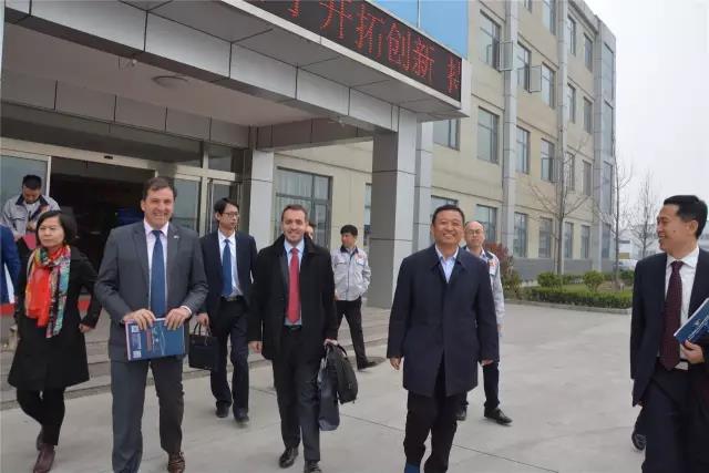乌拉圭驻华大使费尔南多·卢格里斯一行到公海彩船6600集团参观考察