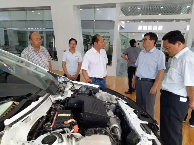 河北公海彩船6600集团旗下河北聚乾电动车有限公司电动观光车捐赠仪式在广平职教南校区顺利举行