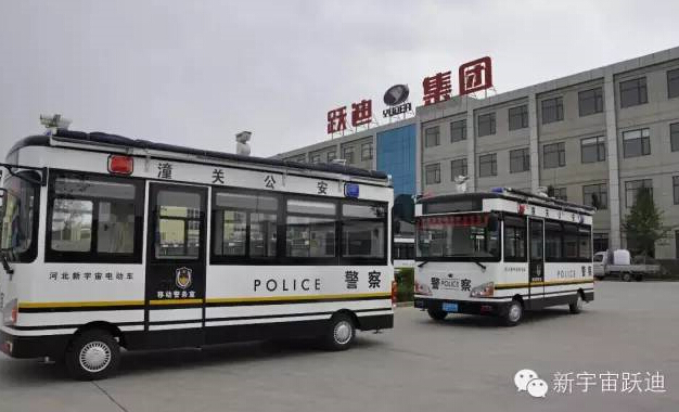 公海彩船6600移动警务室，执勤亮相潼关街头—优化服务方式，打造平安潼关