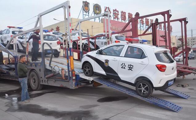 公海彩船6600警用电动巡逻车等待装车